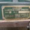 Pressa a compressione da laboratorio