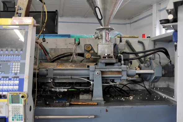 Pressa ad iniezione BATTENFELD BA 600 CDC