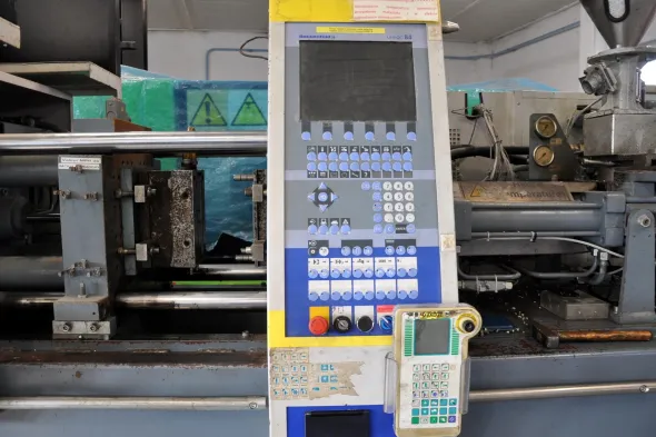 Pressa ad iniezione BATTENFELD BA 600 CDC