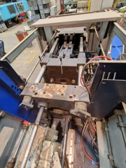 Pressa a iniezione BATTENFELD TM 1300