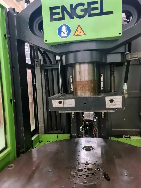 Pressa a iniezione ENGEL INSERT 200H/50