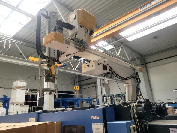 Pressa a iniezione FCS SD-600MSV