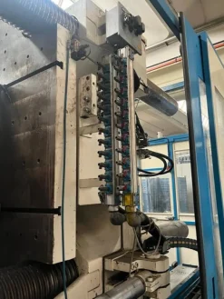 4#7965 Pressa a Iniezione Italtech KS 1600 con Robot