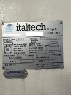 2#7965 Pressa a Iniezione Italtech MSK 2250 con Robot
