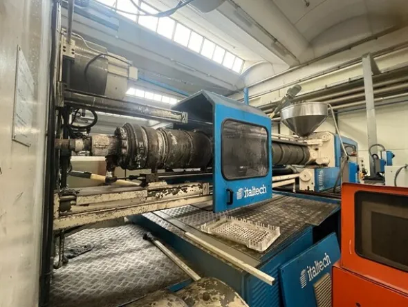 2#7965 Pressa a Iniezione Italtech MSK 2250 con Robot