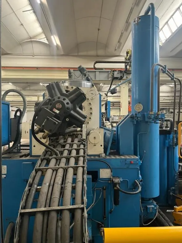 2#7965 Pressa a Iniezione Italtech MSK 2250 con Robot