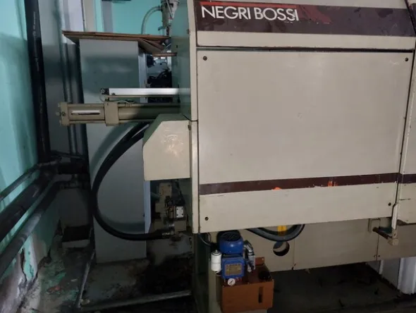 9#7556 Pressa a iniezione Negri Bossi