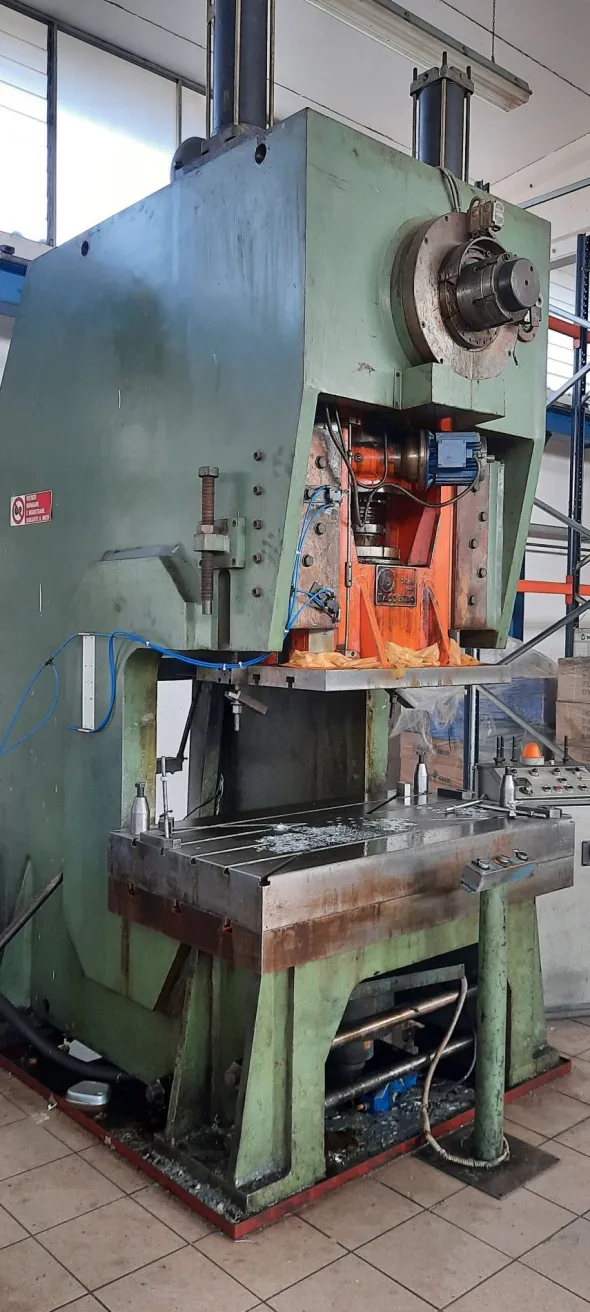 PRESSA ECCENTRICA 200 TON USATA A COLLO DI CIGNO