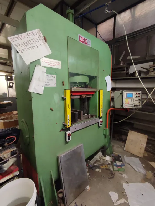 Pressa energo 600 tonn