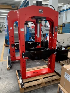 Pressa idraulica motorizzata P50MR