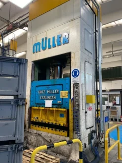 PRESSA IDRAULICA MULLER 315 TON Model ZE 315