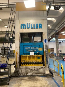 PRESSA IDRAULICA MULLER 315 TON Model ZE 315