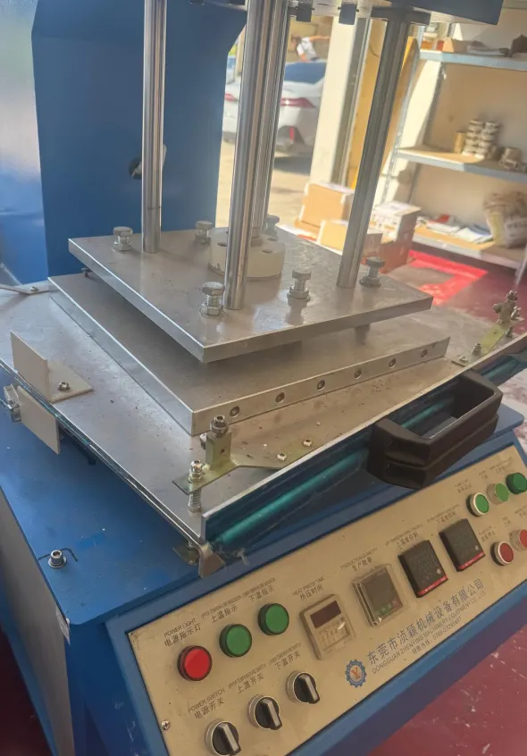 pressa idraulica per embossing