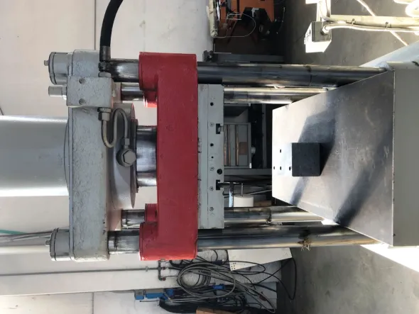 Pressa KOLMAG per stampi 180TON
