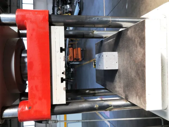 Pressa KOLMAG per stampi 180TON