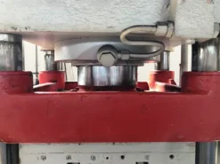 Pressa KOLMAG per stampi 180TON
