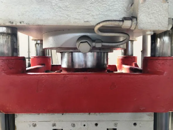 Pressa KOLMAG per stampi 180TON