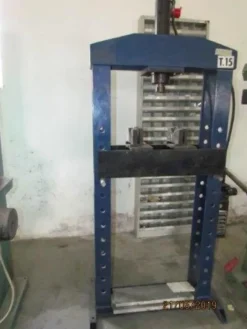 2#4280 Pressa manuale Oma 653