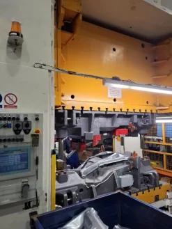 Pressa meccanica NIDEC ARISA S-2-500-240-120-FD
