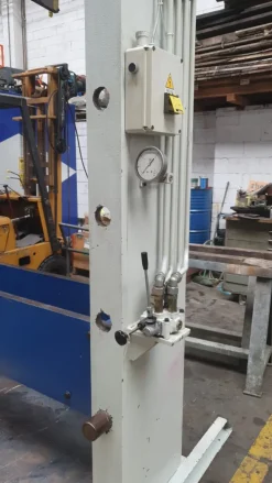 PRESSA MONOPISTONE MB 150 TON