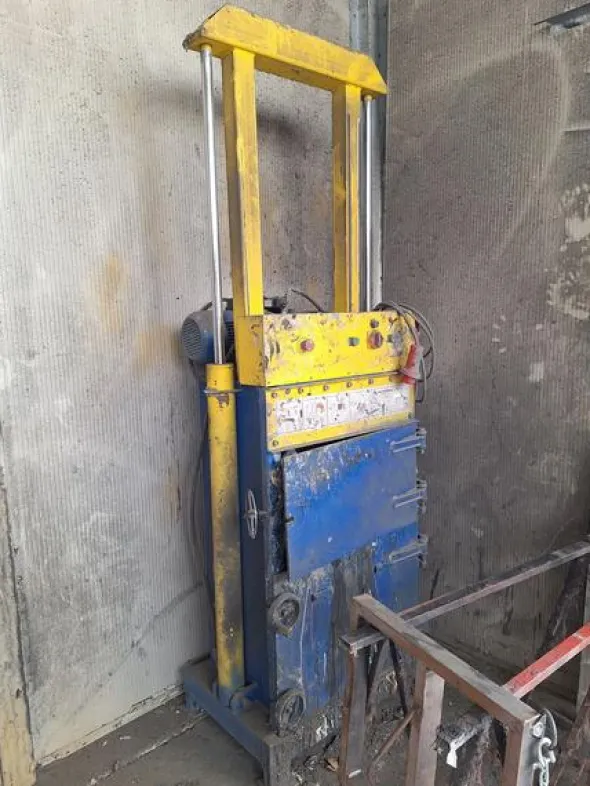 3#8760 Pressa per imballi Avantecnica