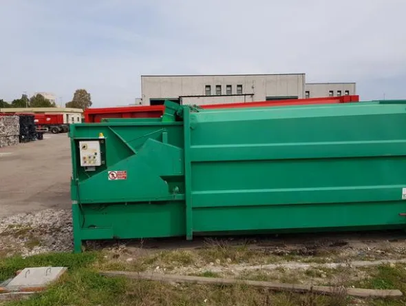 7#4043 Pressa per rifiuti