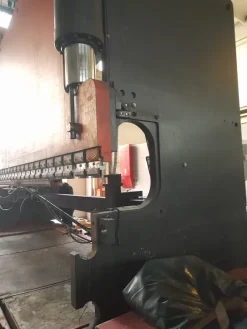 PRESSA PIEGATRICE AMADA 6000X250 TON STPC