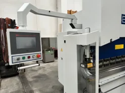 Pressa Piegatrice idraulica MVD 3100 X 135 Ton CNC