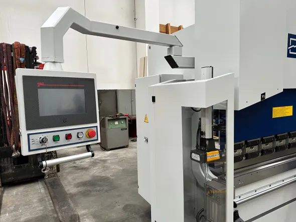 Pressa Piegatrice idraulica MVD 3100 X 135 Ton CNC