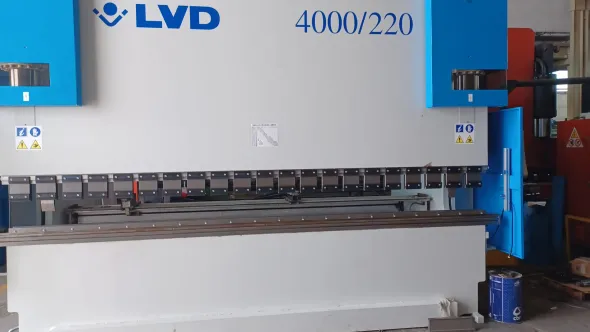 PRESSA PIEGATRICE LVD 4000 X 220 T