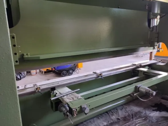 5#7247 Pressa piegatrice Warcom Futura 40-200
