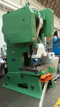 PRESSA RAIMONDI220 TON