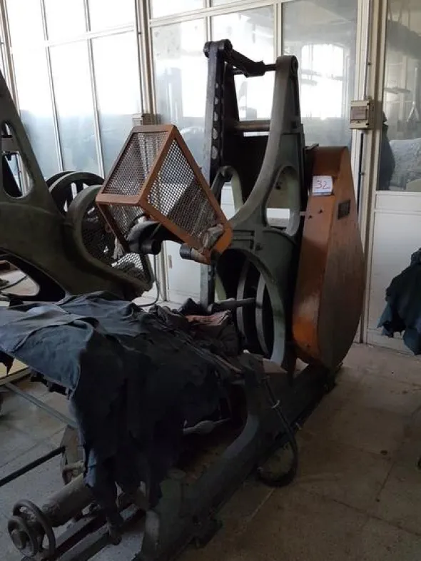 1#3139 Pressa rotativa Bergi e trasportatore aereo