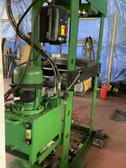 Pressa 100 tonnelate