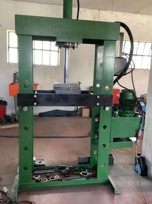 Pressa 100 tonnelate