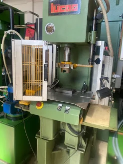 PRESSA USATA NUOVA LUCAS 10 TON