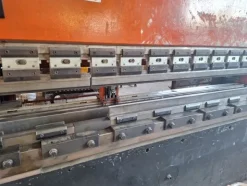 8#8413 Pressopiegatrice Schiavi 3000x280T