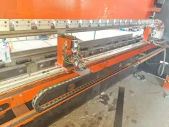 8#8413 Pressopiegatrice Schiavi 3000x280T