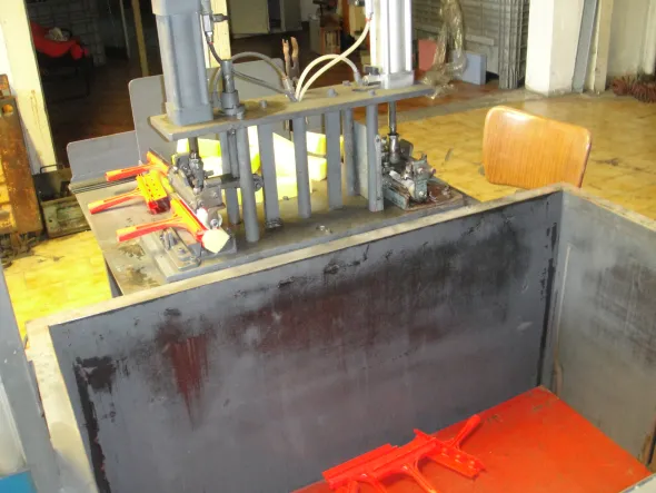 Produzione Tergivetro Plastica con gomma e spugna