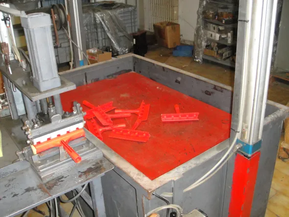 Produzione Tergivetro Plastica con gomma e spugna