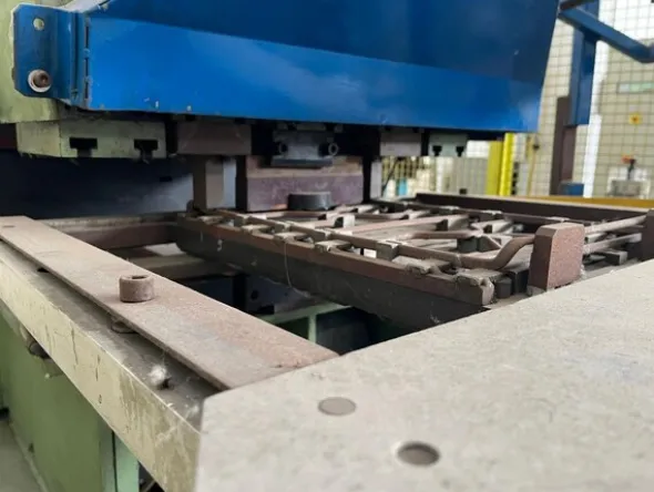 4#8297 Puntatrice automatica CEA-Micromel a 3 stazioni