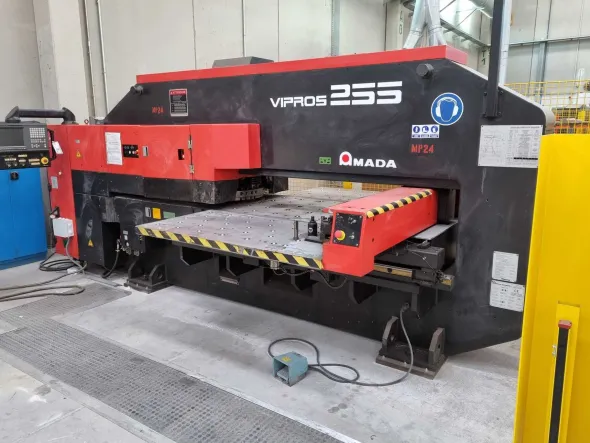 Punzonatrice cnc Amada Vipros 255