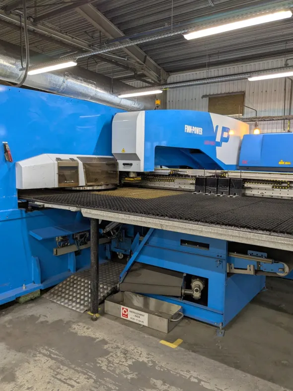 Punzonatrice laser FINN-POWER LP6