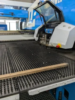 Punzonatrice laser FINN-POWER LP6