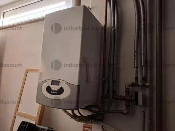 1#9755 Quadro elettrico, cassaforte e boiler