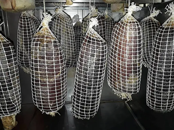 Quota del 50% o del100%lavorazione di salumi di pesce