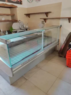 Refrigeratori e banchi frigo con compatibile centrale.
