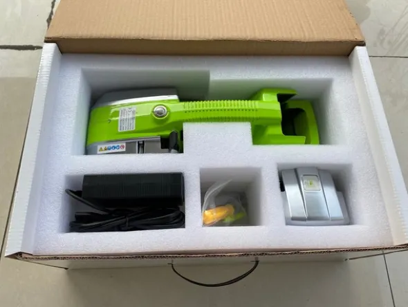 47#4978 Reggiatrice manuale a batteria Freutek
