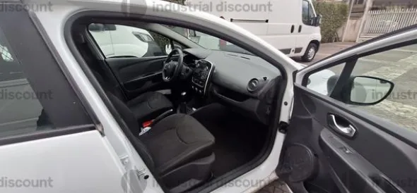 8#9332 Renault Clio