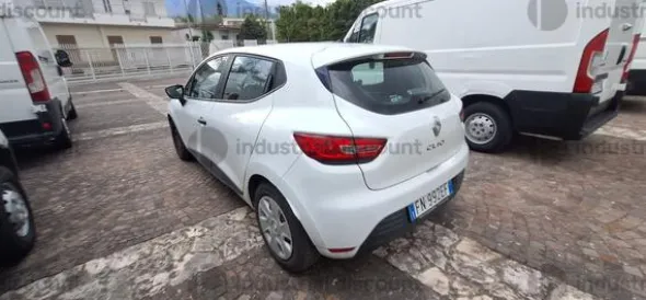 8#9332 Renault Clio